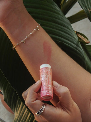 Bálsamo labial con protección